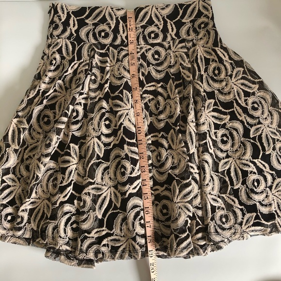 Marciano Lace Skirts Size: 6 - Picture 6 of 8